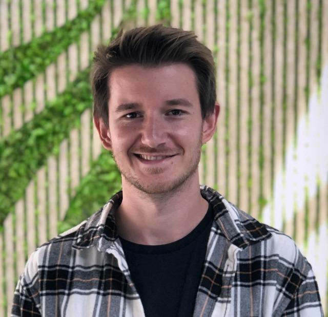 Profil Alex Ny Cropped